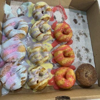 Sugar Llamas - a box of doughnuts - Ice Cream & Frozen Yogurt Near Me - Tulsa, Oklahoma Sugar Llamas - a box of doughnuts - Ice Cream & Frozen Yogurt Near Me - Tulsa, Oklahoma