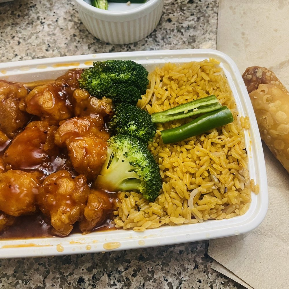 Yuen Lum Chinese Restaurant - General To's Chicken with Shrimp Roll - Chinese Near Me - Upper Darby, Pennsylvania Yuen Lum Chinese Restaurant - General To's Chicken with Shrimp Roll - Chinese Near Me - Upper Darby, Pennsylvania
