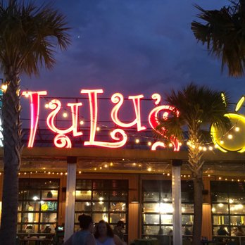 LuLu's Destin - Back patio - Seafood Near Me - Destin, Florida