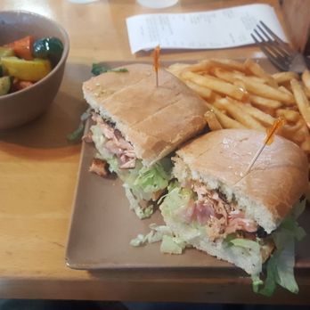 Encinitas Fish Shop - Blackened salmon sandwich with avocado - Seafood Near Me - Encinitas, California