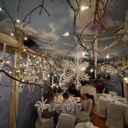Ashley's Signature Restaurant & Lounge