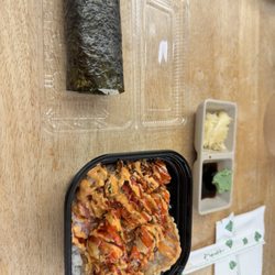 Minami Sushi - Crunch bowl with a cucumber hand roll