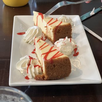 Tremain’s Tavern - Cheesecake, holy heck, this was really good - Bars Near Me - Mount Dora, Florida