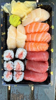 Roy's Fish Market by null
