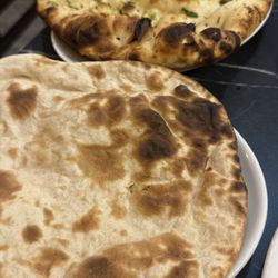 The Thames - Tandoori Roti and garlic naan