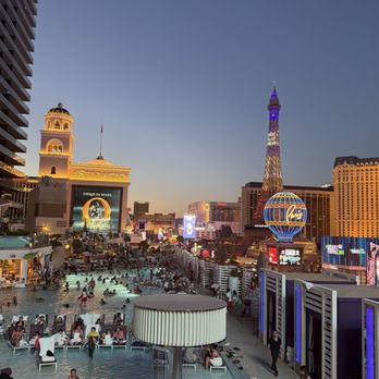 Boulevard Pool - Swimming Pools Near Me - Las Vegas, Nevada