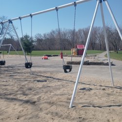 Lincoln Heights Park - Swings. There are lots of swing sets at this park, like 3 or 4.