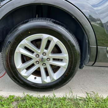Clean Queen Mobile Detailing - Tire shine and rim cleaning services - Auto Detailing Near Me Clean Queen Mobile Detailing - Tire shine and rim cleaning services - Auto Detailing Near Me