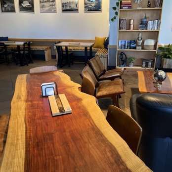 Richland Hub - Beautiful handcrafted table to sit around. - Coffee Roasteries Near Me - Vancouver, Washington