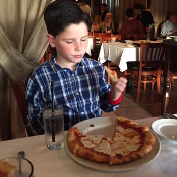 Pasta Prego - My grandnephew ordered a cheese pizza! And more bread. - Wine Bars Near Me - Napa, California