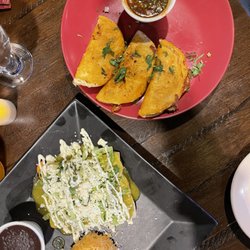 La Mesa - Birria Tacos - 3 Enchiladas - Verde