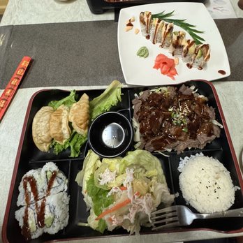 Kyoto Kafe - Bento Beef Dinner Box, Yosemite Roll - Sushi Bars Near Me - Oakhurst, California