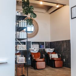 Bangbang Salon - Shampoo bowls