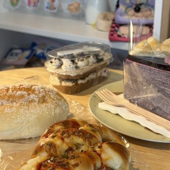 HoneyMe Bakery & Tea - Blueberry crepe cake, cookies & creme cake - Bakeries Near Me - Bellevue, Washington