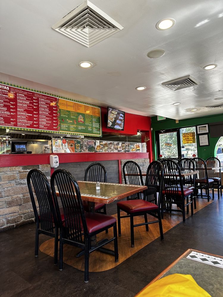La Reyna Azteca Tacos Y Tortas