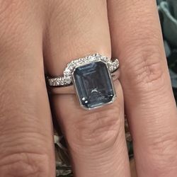 Broder Jewelry Design - Diamond and white gold contour band.