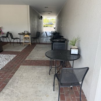 Ella Cafe - Outdoor seating - Cafes Near Me - Coral Springs, Florida