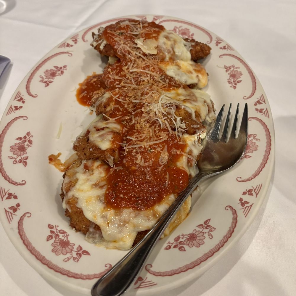 Maggiano's Little Italy - chicken parmigiana - Italian Near Me - Austin, Texas Maggiano's Little Italy - chicken parmigiana - Italian Near Me - Austin, Texas