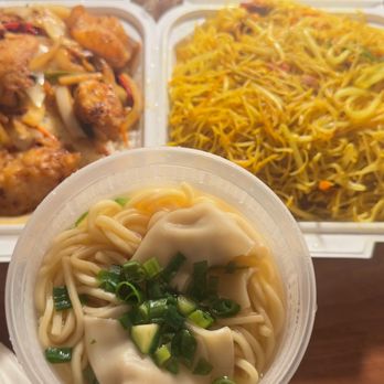 Four Seasons Gourmet Chinese Restaurant - Wonton noodle soup. Fish fillet garlic sauce. Singapore noodle! - Chinese Near Me - Davis, California Four Seasons Gourmet Chinese Restaurant - Wonton noodle soup. Fish fillet garlic sauce. Singapore noodle! - Chinese Near Me - Davis, California