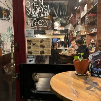VeganCatBar - Inside - Vegan Near Me - Barcelona, B VeganCatBar - Inside - Vegan Near Me - Barcelona, B