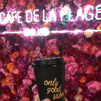 Le Cafe De La Plage - Cute Photo Flower Wall - Coffee & Tea Near Me - Malibu, California
