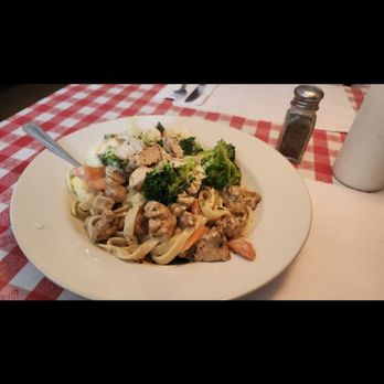 Petrini's Italian Restaurant - Pasta Primavera with grilled chicken - Pizza Near Me - Santa Barbara, California Petrini's Italian Restaurant - Pasta Primavera with grilled chicken - Pizza Near Me - Santa Barbara, California