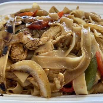 Chow Thai - Drunken Noodles, no egg lunch portion! HUGE serving! - Thai Near Me - Wilmington, North Carolina Chow Thai - Drunken Noodles, no egg lunch portion! HUGE serving! - Thai Near Me - Wilmington, North Carolina