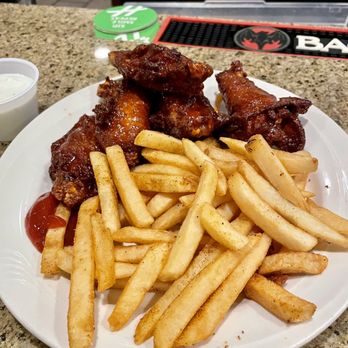 Braided Mane Restaurant & Lounge - Wings are a hit - New American Near Me - Redding, California Braided Mane Restaurant & Lounge - Wings are a hit - New American Near Me - Redding, California