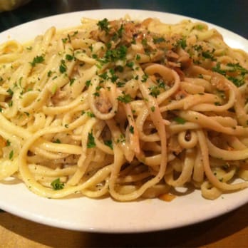 Anton's Pasta Bar - Linguine alla vongole - Italian Near Me - Burnaby, British Columbia