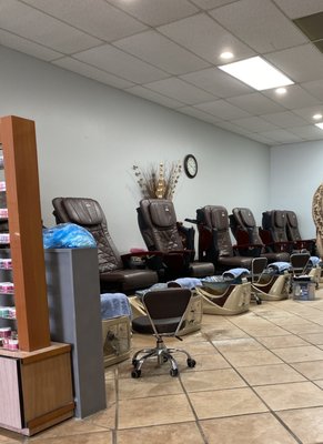 SPLENDID NAIL SPA - 13 Reviews - 123 N Burkhardt Rd, Evansville, IN - Yelp
