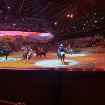 Dolly Parton's Stampede - Performing Arts Near Me - Pigeon Forge, Tennessee