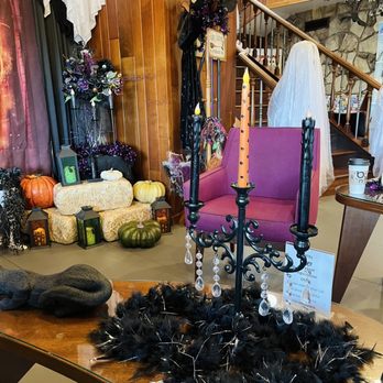 Kings Inn San Diego - Halloween decor in the lobby - San Diego, CA