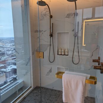 Four Seasons Hotel Minneapolis - Double shower - Hotels Near Me - Minneapolis, Minnesota