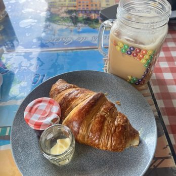 L'Atelier Cafe - Croissant - French Near Me - Palm Springs, California