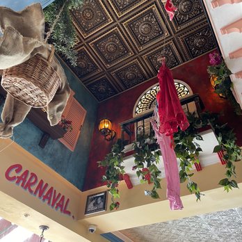 La Mulata - Ambiance. - Cuban Near Me - Miami Beach, Florida