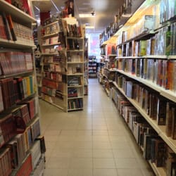 Gandalph - Riesen Auswahl an Fantasy und Science-Fiction Spielen, Comics, Merchandising, Bücher und mehr - eng an eng bis unter die Decke