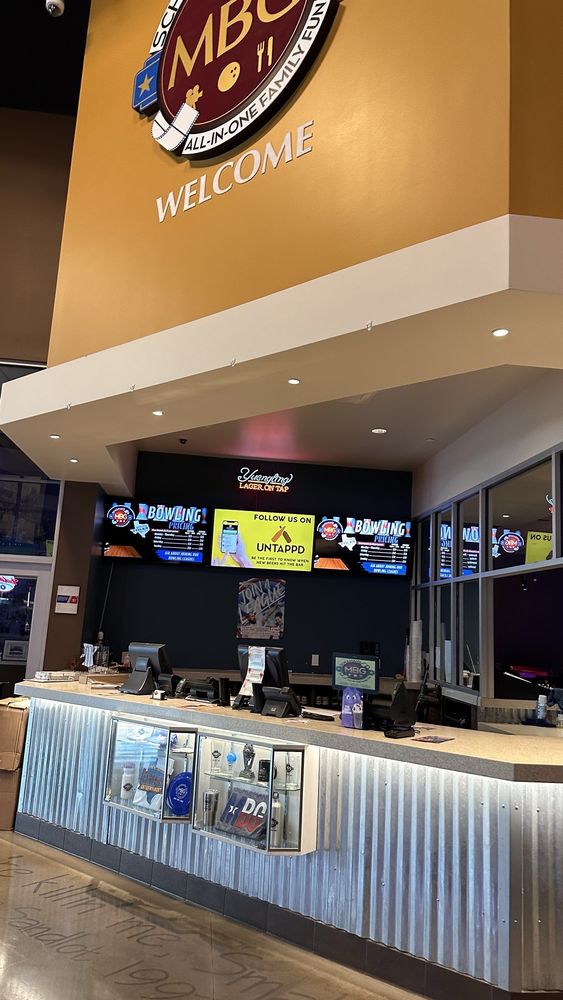 SCHULMAN’S MOVIE BOWL GRILLE BAY CITY Updated November 2024 27