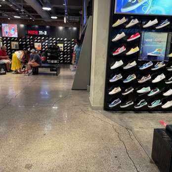 Foot Locker - Shoe Stores Near Me - New York, New York Foot Locker - Shoe Stores Near Me - New York, New York