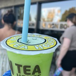 Bon Bon Tea House - Aloha Pineapple slushee