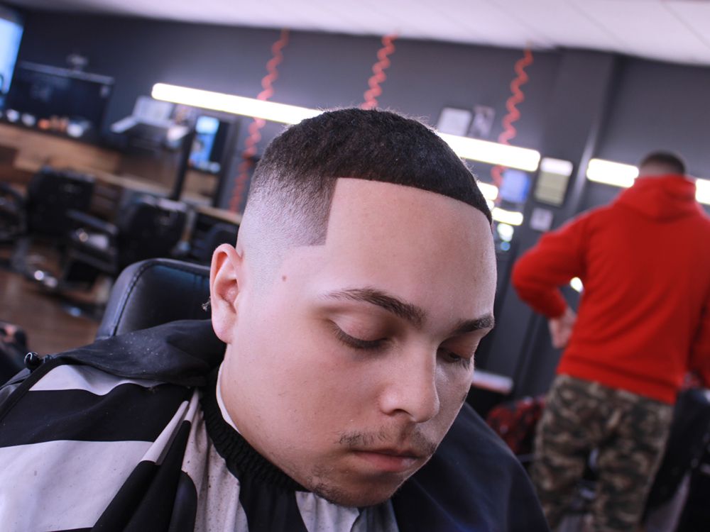 CLIPPERHANDS BARBER STUDIO Updated October 2024 9584 Dyer St, El