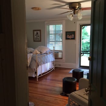 Hummingbird Inn - One of the rooms with dog accommodations! - Hotels Near Me - Goshen, Virginia Hummingbird Inn - One of the rooms with dog accommodations! - Hotels Near Me - Goshen, Virginia