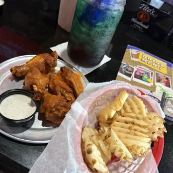 Pluckers Wing Bar - Cypress - Sports Bars Near Me - Cypress, Texas