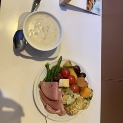 Lufthansa Lounge - Clam chowder and my health dinner