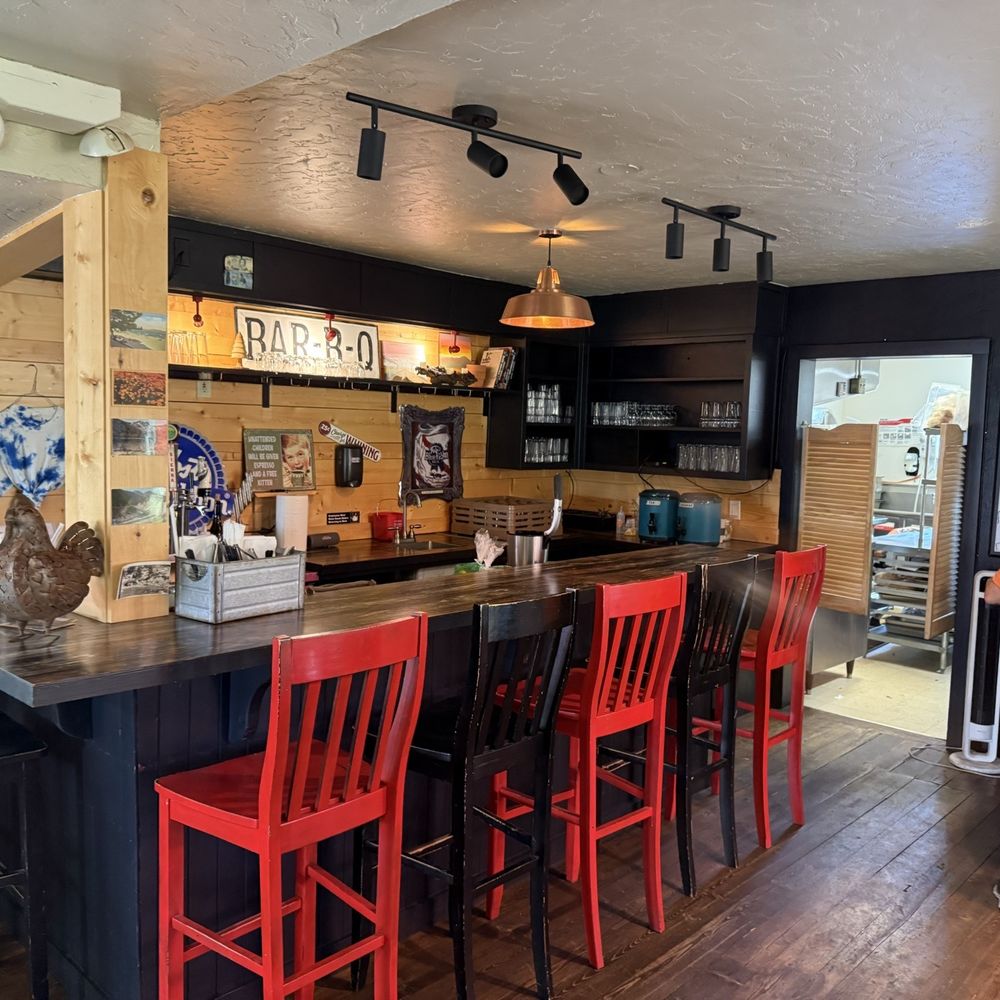 Sierra Smoke Show - Indoor Bar - Barbeque Near Me - Blairsden, California Sierra Smoke Show - Indoor Bar - Barbeque Near Me - Blairsden, California