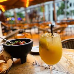 Rocco's Tacos & Tequila Bar - White Sangria 10$