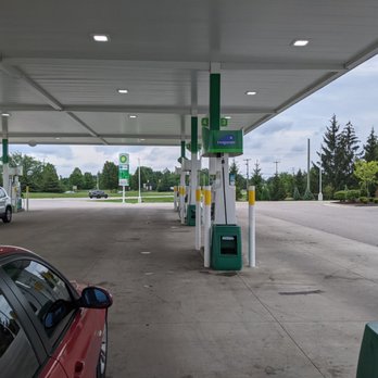 bp - I've never seen pump set up where they have four in a row on one side and four in a row in another. Cool design - Gas Stations Near Me - Grand Rapids, Michigan bp - I've never seen pump set up where they have four in a row on one side and four in a row in another. Cool design - Gas Stations Near Me - Grand Rapids, Michigan