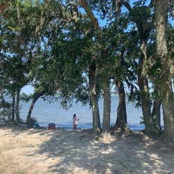 Waterfront Park Daniel Island - Small riverside beach area