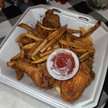 Hot Stop - Wings basket - Breakfast & Brunch Near Me - Houston, Texas