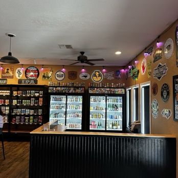 High Tide Taphouse - Breweries Near Me - Kitty Hawk, North Carolina