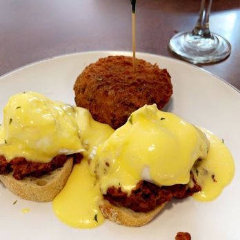 The Breakfast Bar - Eggs Papi (Served Benedict Style) - Breakfast & Brunch Near Me - Long Beach, California